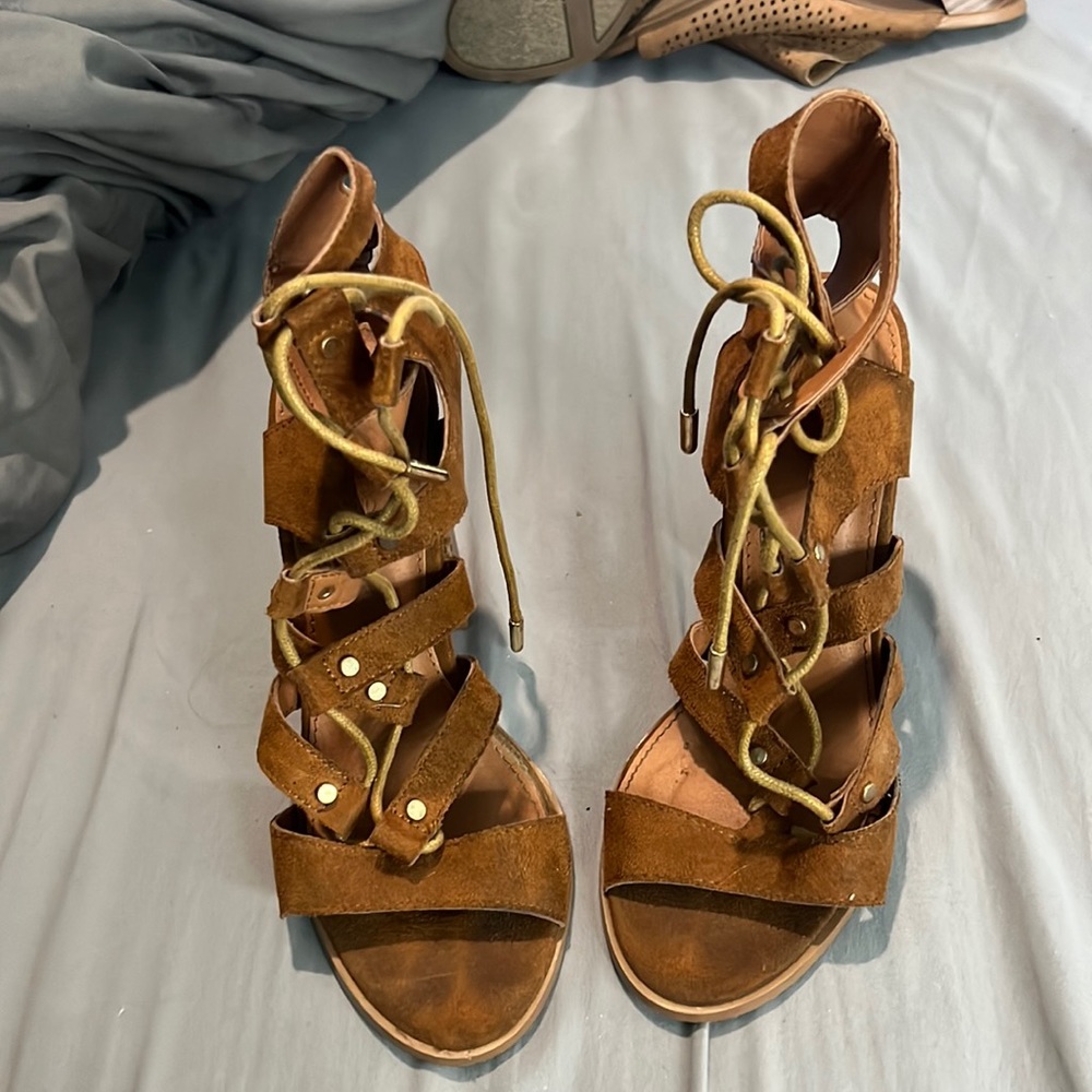 Cross up brown shoes